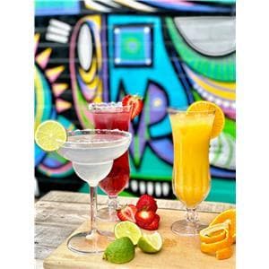 Clear Reusable Plastic Hurricane Cocktail Glass 385ml - Polycarbonate